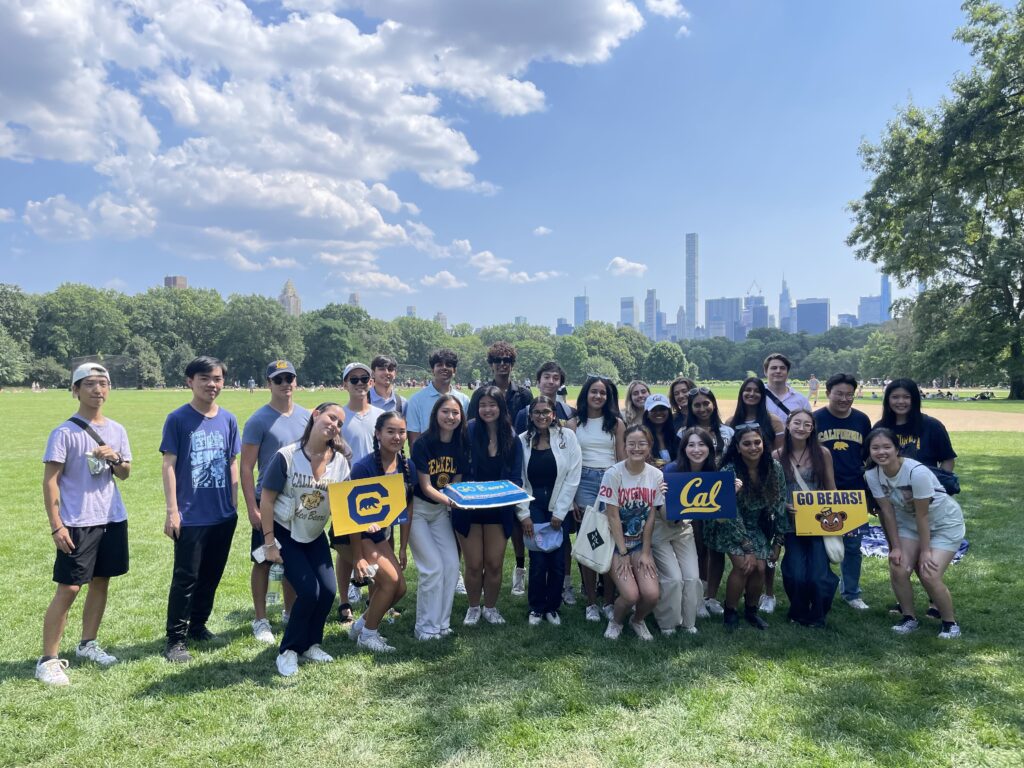 Group of incoming students and alumni gathered in Central Park.